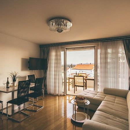 Opera Apartments Zara Esterno foto