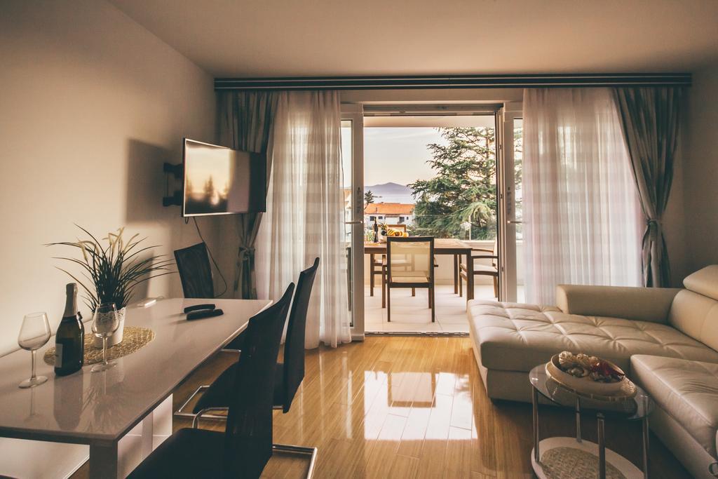 Opera Apartments Zara Esterno foto