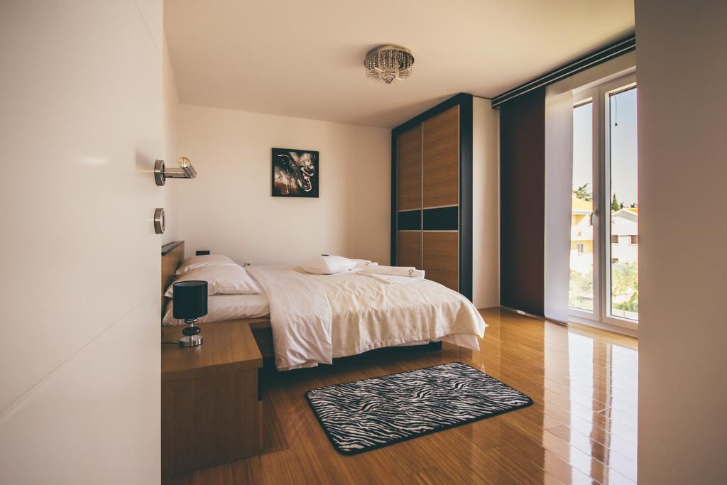 Opera Apartments Zara Esterno foto