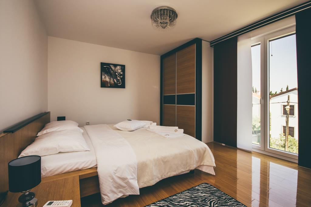 Opera Apartments Zara Esterno foto