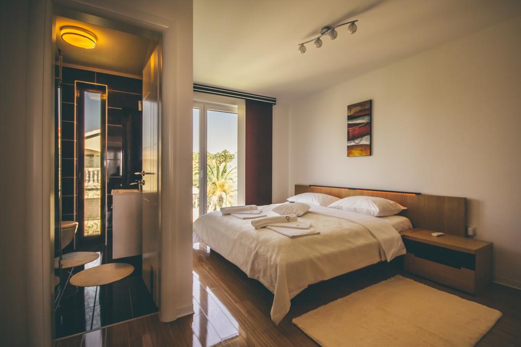 Opera Apartments Zara Esterno foto
