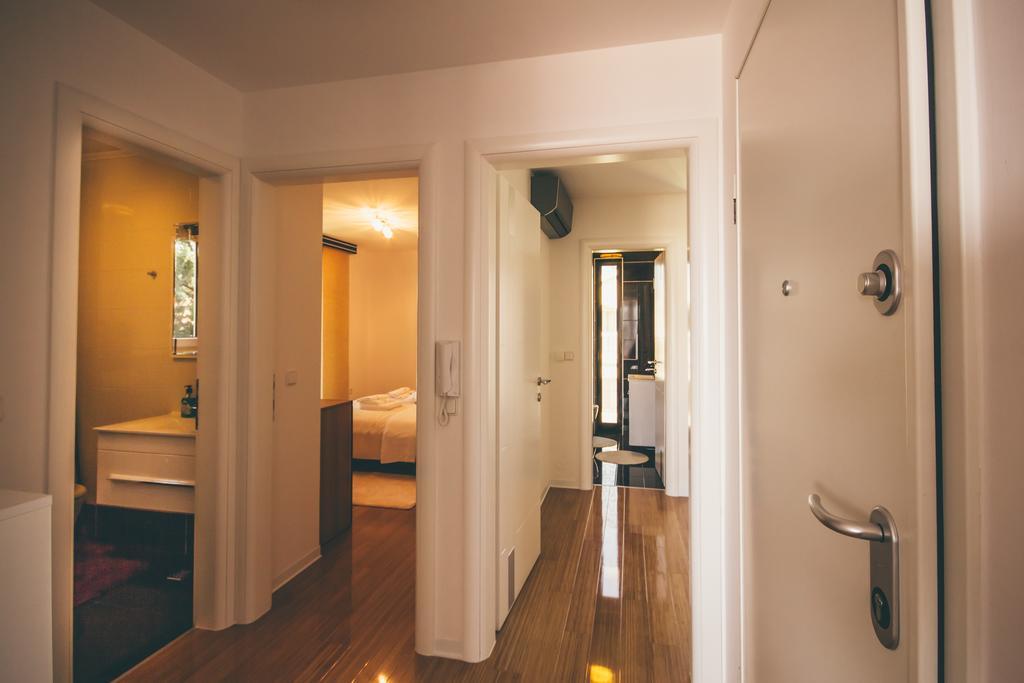 Opera Apartments Zara Esterno foto