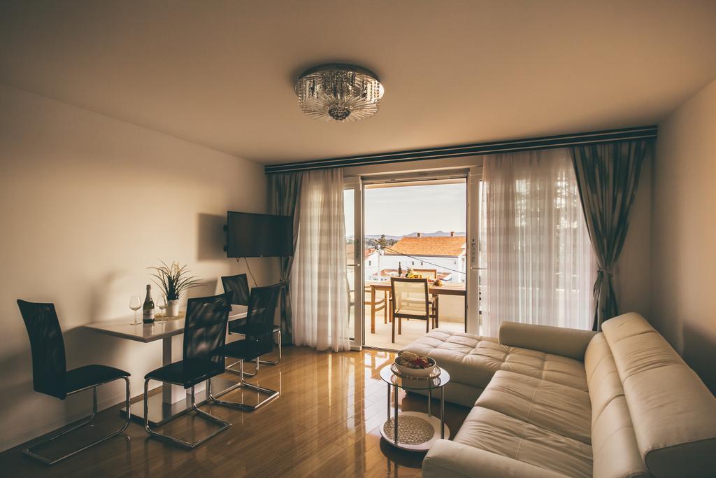 Opera Apartments Zara Esterno foto